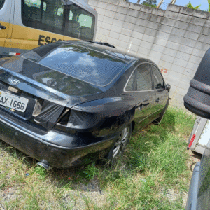 Sucata para retirada de peças Azera